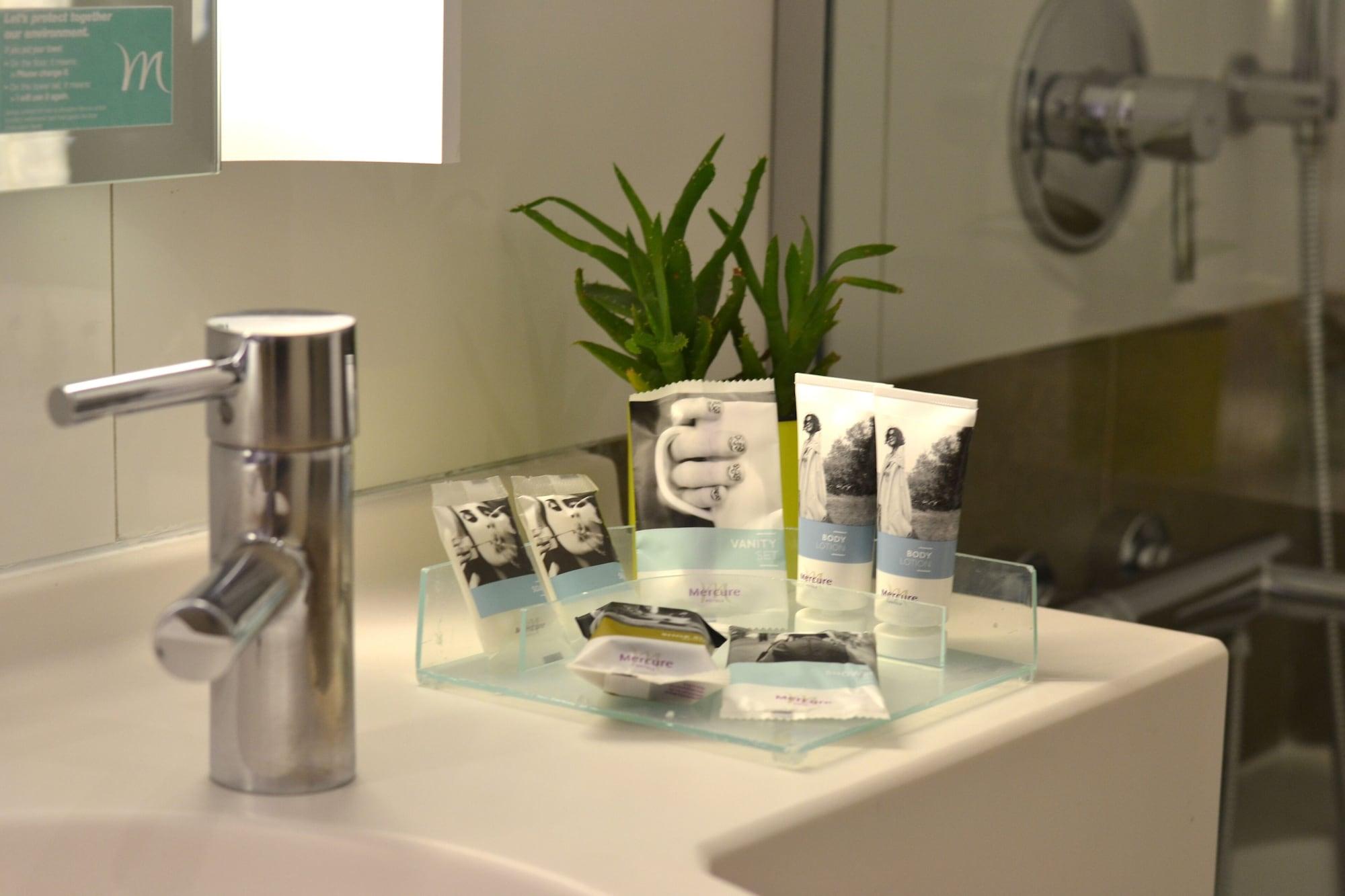 Mercure Carcassonne La Cite Екстериор снимка