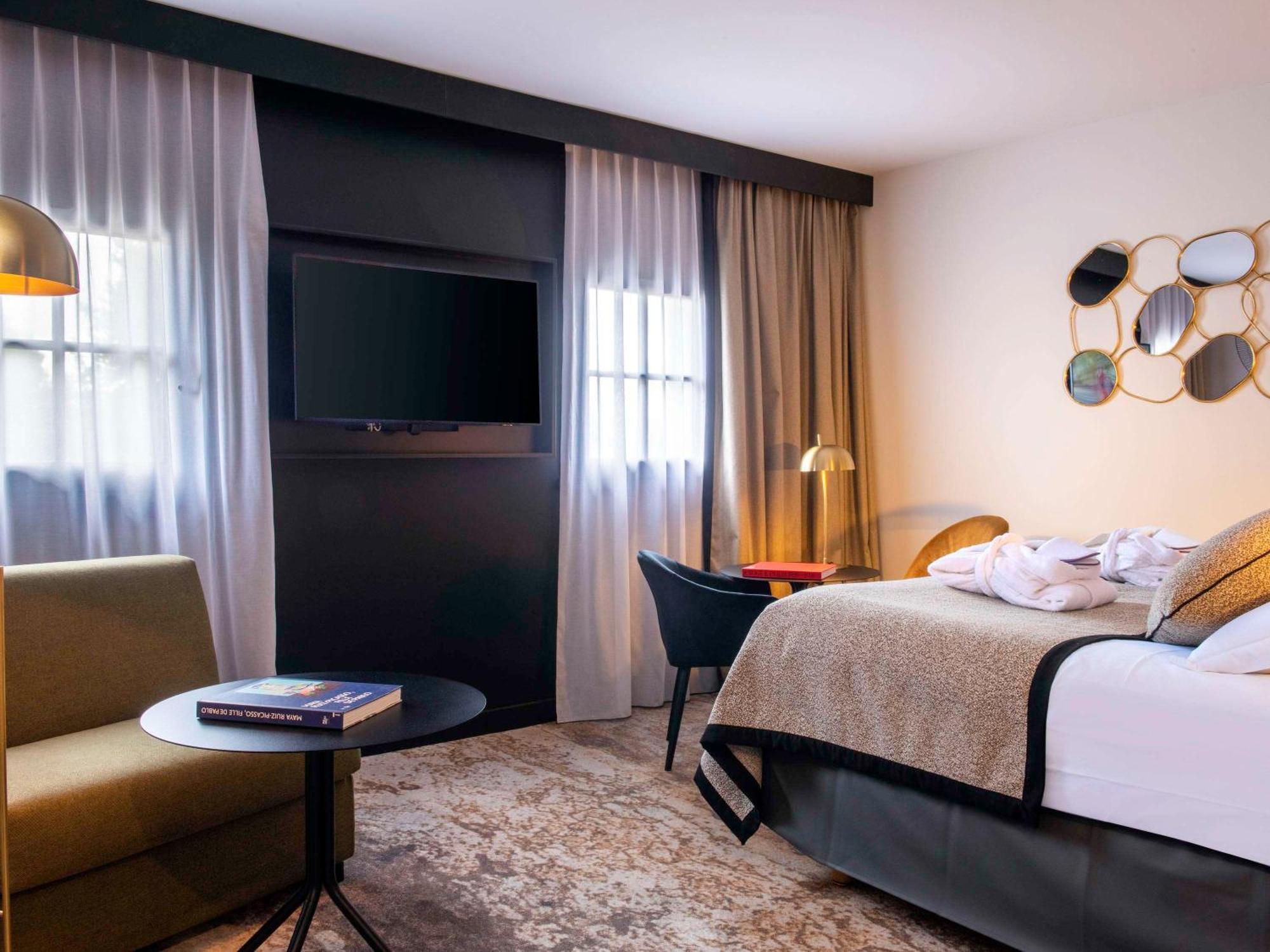 Mercure Carcassonne La Cite Екстериор снимка
