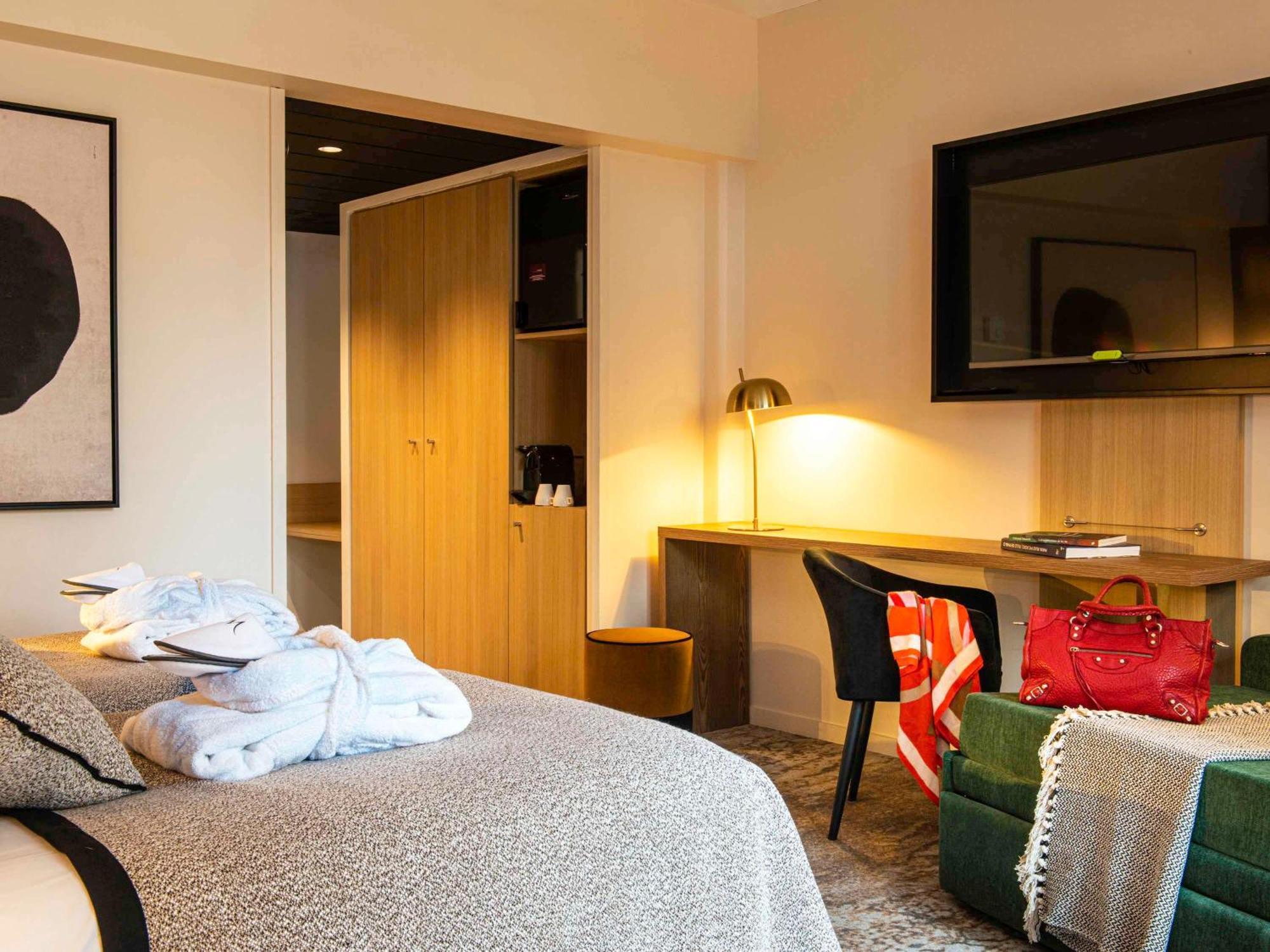 Mercure Carcassonne La Cite Екстериор снимка